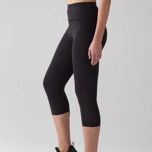 Lululemon Mind Over Miles Crop (17" )